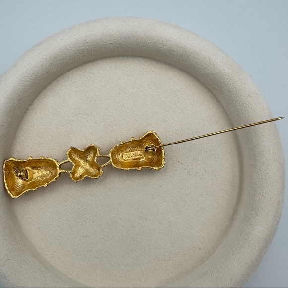 Vintage IVANA Trump Gold Tone Double Tassel Knot Brooch Signed Rare Pin - Picture 4 of 5